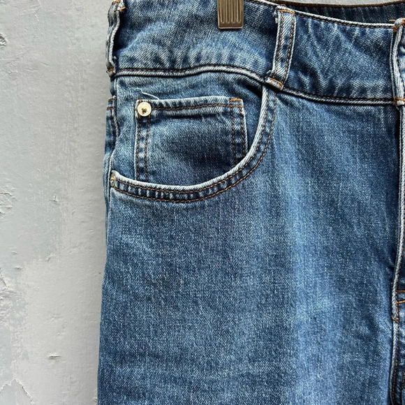 Pilcro Retro High-Rise Flare Jeans, size 30T - Picture 7 of 14